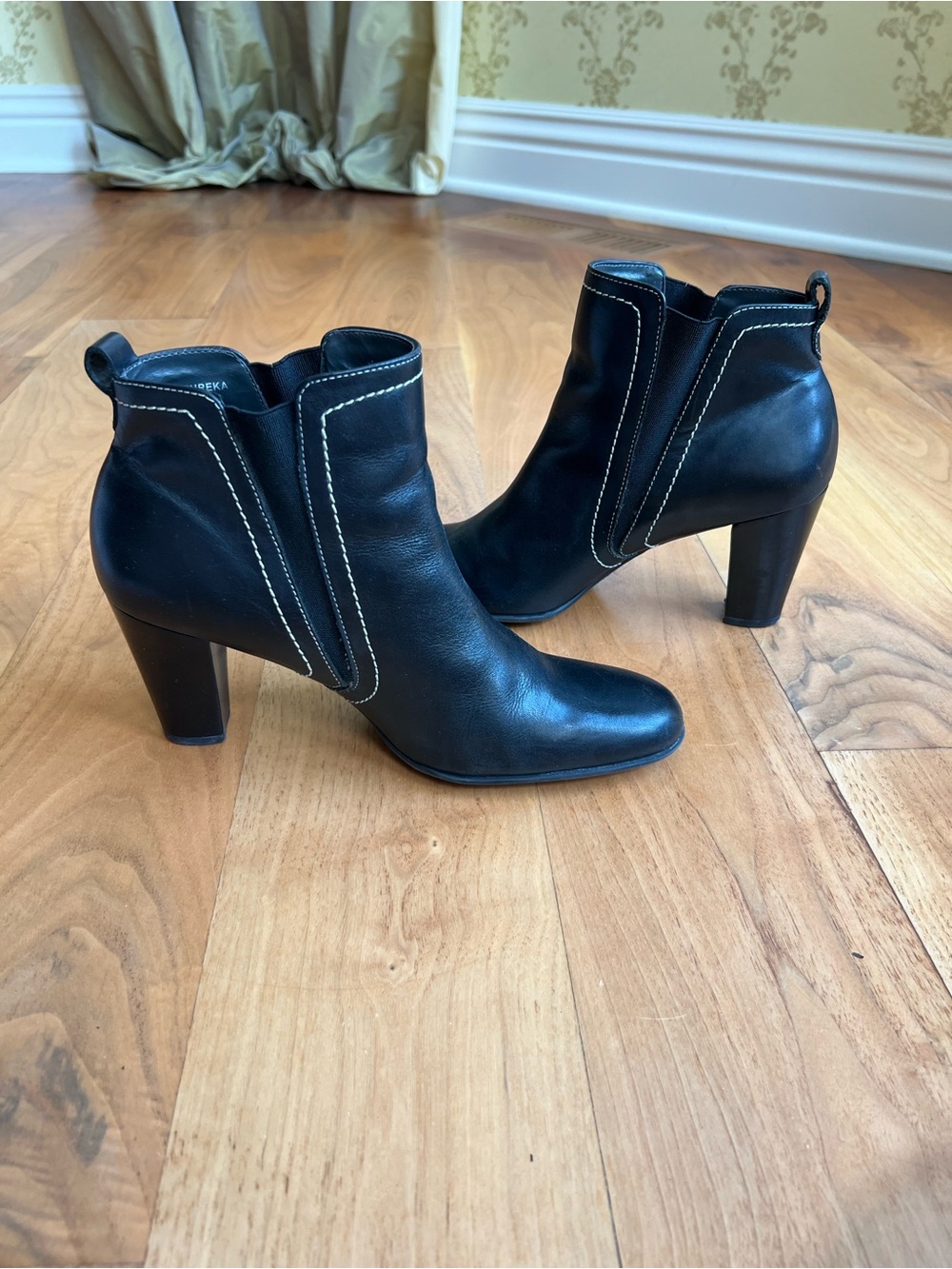 Women’s Size 7.5 Black Connie Ankle Boots